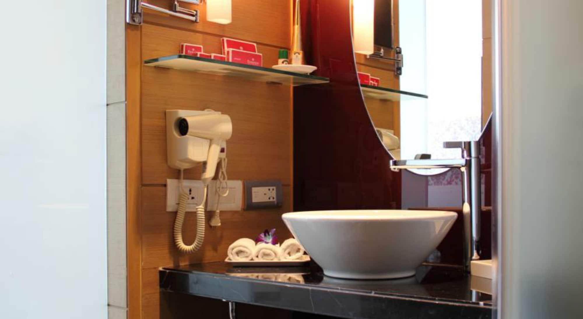Ramada By Wyndham Navi Mumbai Hotel Eksteriør billede