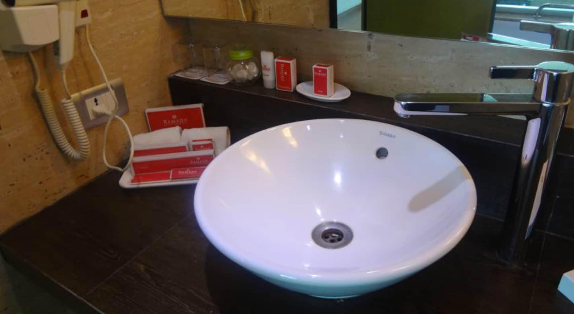 Ramada By Wyndham Navi Mumbai Hotel Eksteriør billede