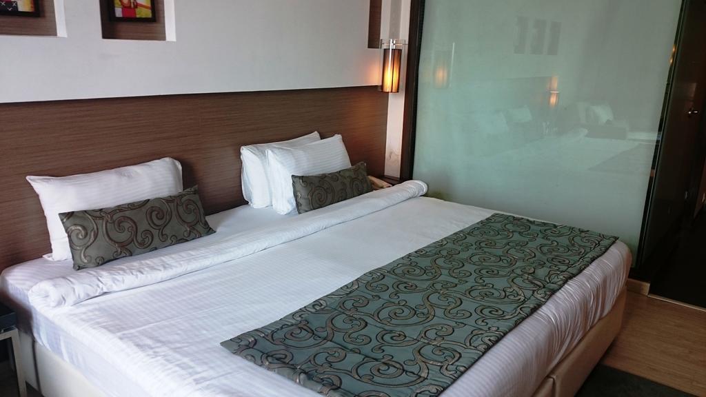 Ramada By Wyndham Navi Mumbai Hotel Eksteriør billede