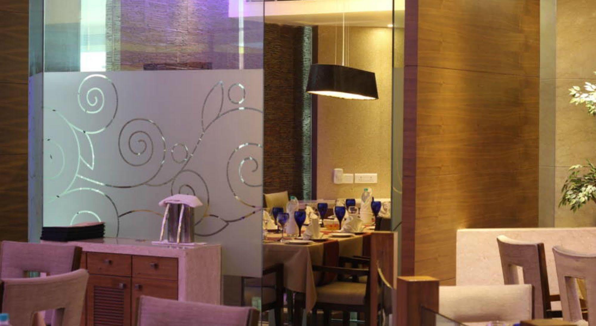 Ramada By Wyndham Navi Mumbai Hotel Eksteriør billede