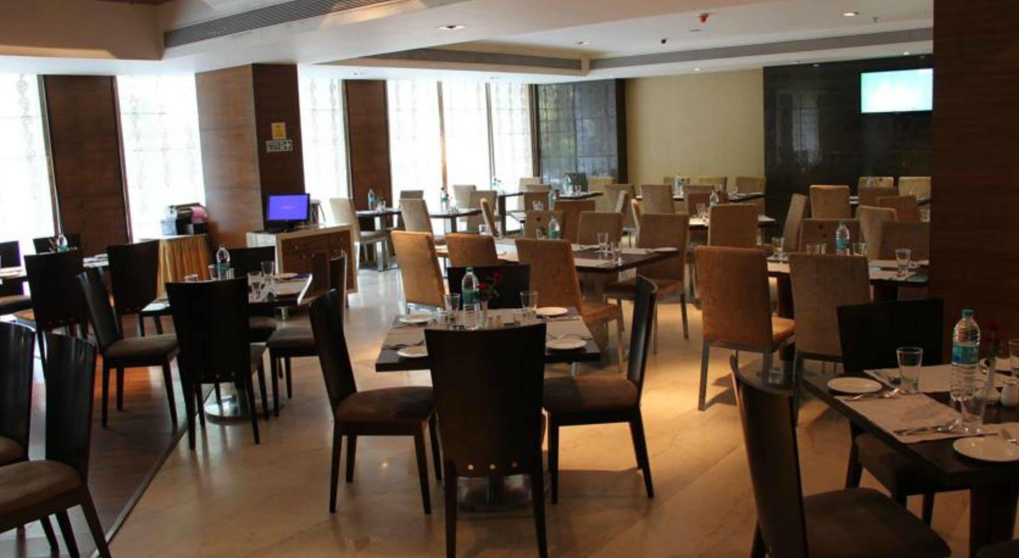 Ramada By Wyndham Navi Mumbai Hotel Eksteriør billede
