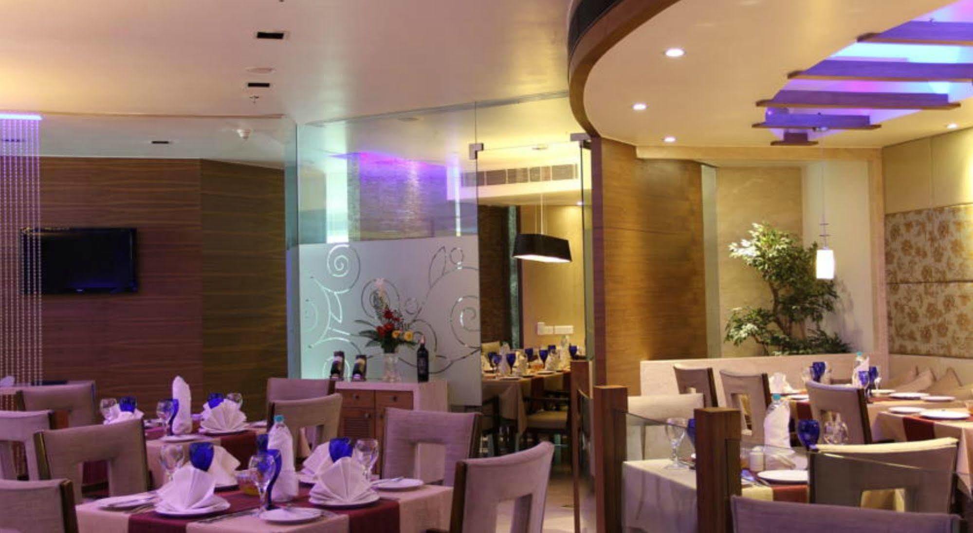 Ramada By Wyndham Navi Mumbai Hotel Eksteriør billede