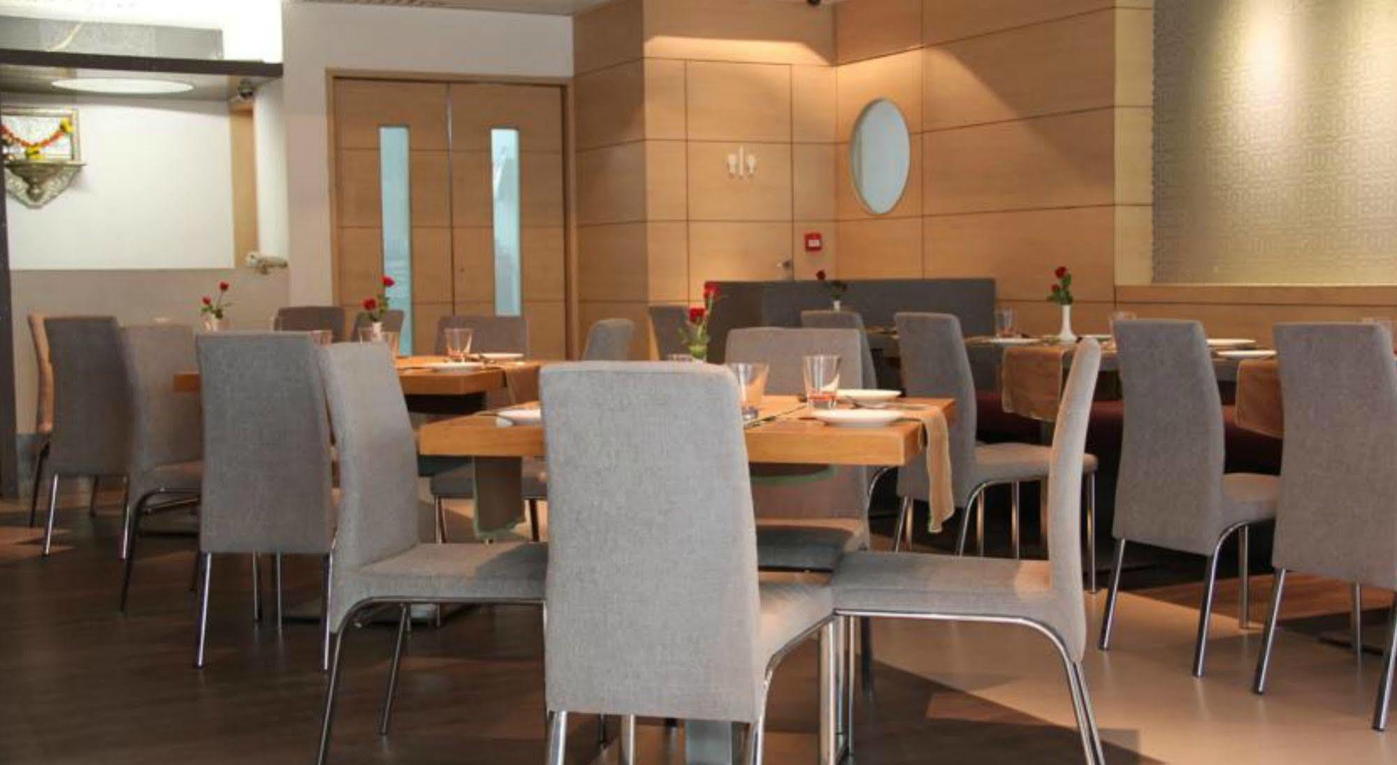 Ramada By Wyndham Navi Mumbai Hotel Eksteriør billede