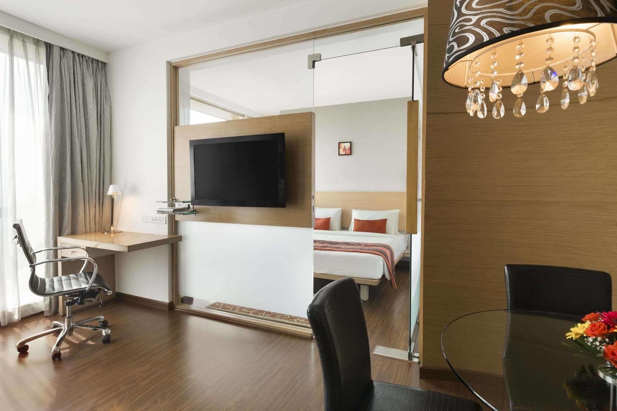 Ramada By Wyndham Navi Mumbai Hotel Eksteriør billede