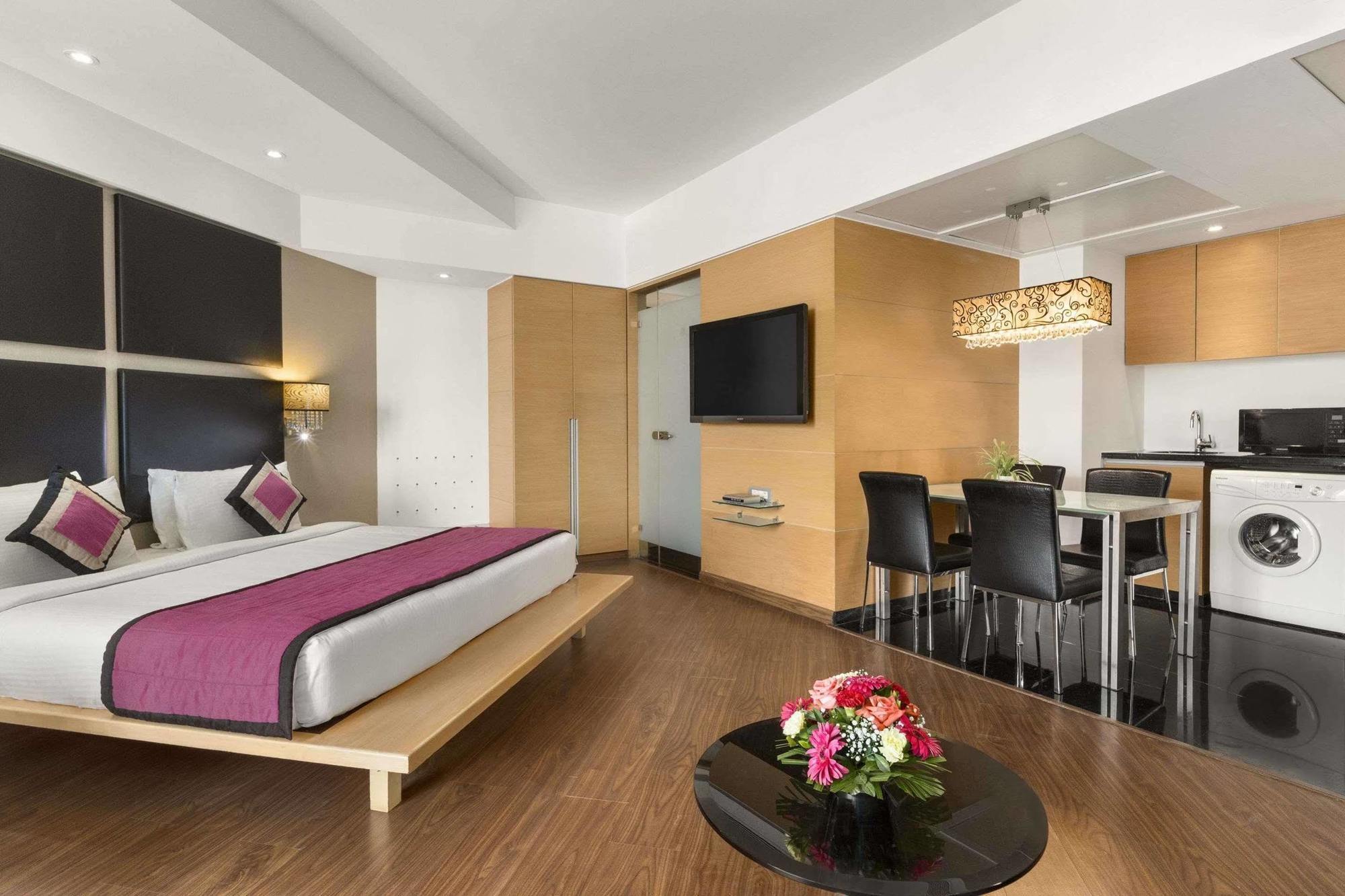 Ramada By Wyndham Navi Mumbai Hotel Eksteriør billede